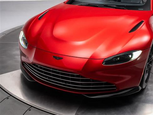 Used 2023 Aston Martin V8 Vantage Roadster image 24