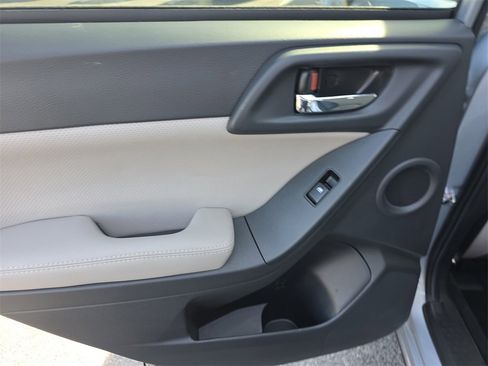 Used 2015 Subaru Forester 2.5i Touring image 10