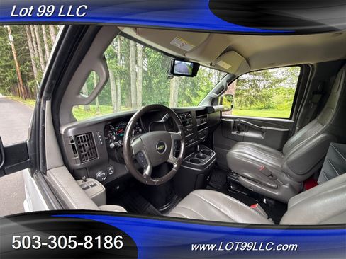 Used 2019 Chevrolet Express 3500 w/ Driver Convenience Package image 27
