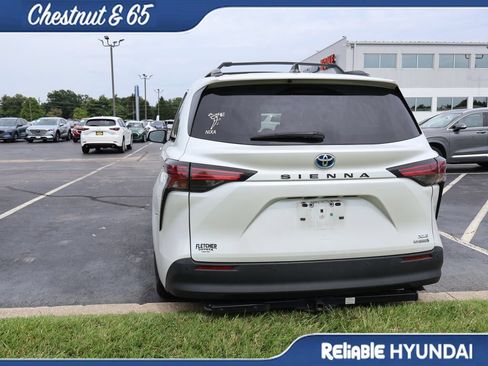 Used 2022 Toyota Sienna XLE w/ XLE Plus Package FWD image 18
