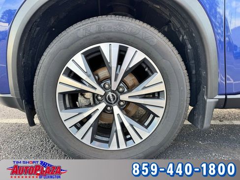 Used 2023 Nissan Rogue SV AWD/4WD image 6