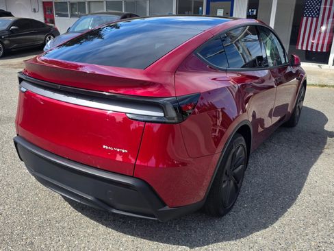 Used 2026 Tesla Model Y AWD image 5