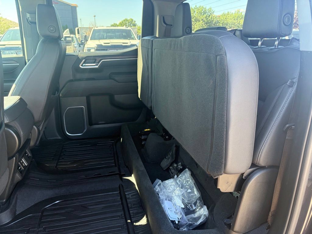Used 2023 GMC Sierra 1500 SLT w/ X31 Off-Road Package AWD/4WD image 26