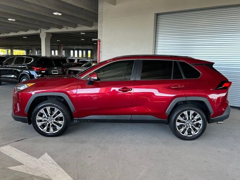 Used 2020 Toyota RAV4 XLE Premium image 8