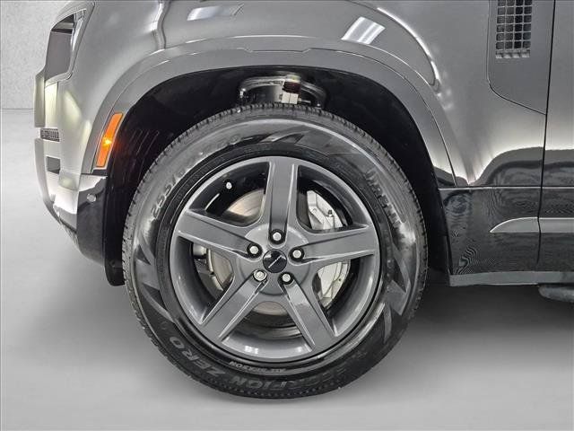 Certified 2026 Land Rover Defender 110 X-Dynamic SE AWD/4WD image 28