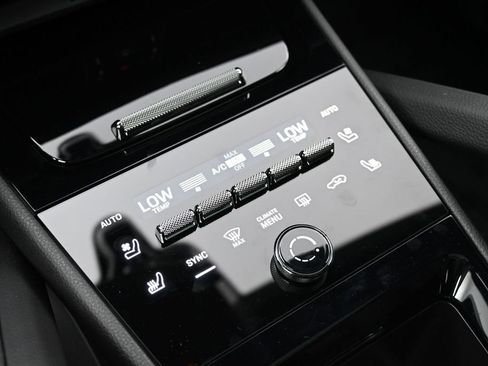 Certified 2025 Porsche Cayenne AWD/4WD image 23