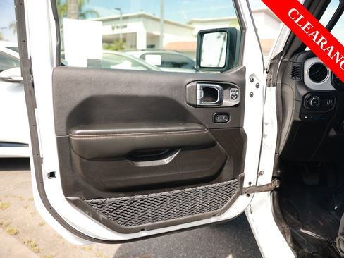 Used 2025 Jeep Wrangler Unlimited Sahara w/ Safety Group AWD/4WD image 18