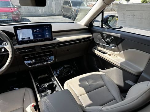 Certified 2024 Lincoln Corsair AWD w/ Equipment Group 101A image 17