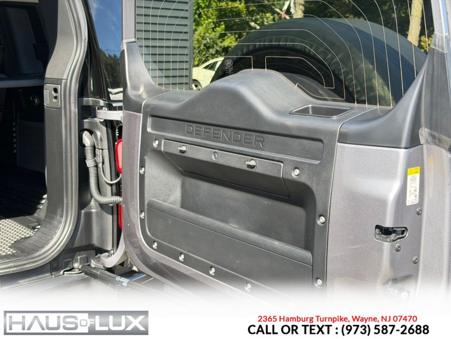 Used 2020 Land Rover Defender 110 SE AWD/4WD image 25