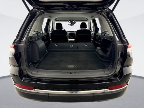 Used 2022 Jeep Grand Cherokee Laredo w/ Luxury Tech Group I image 22