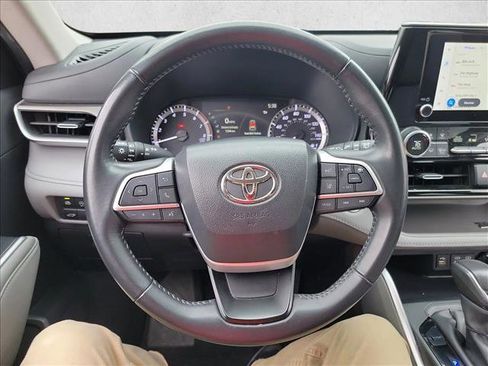 Used 2023 Toyota Highlander LE image 18