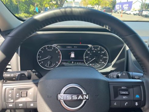 Used 2025 Nissan Rogue SV image 30