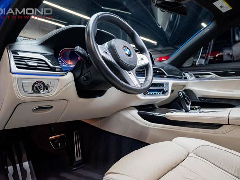 Used 2021 BMW 750i xDrive w/ Executive Package image 60