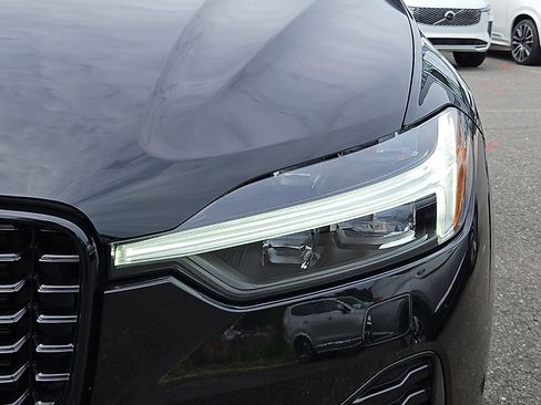 Certified 2023 Volvo XC60 B5 Plus w/ Climate Package AWD/4WD image 9