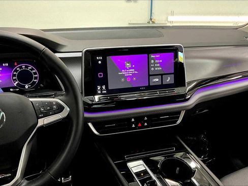 Used 2025 Volkswagen Atlas Peak Edition SE image 9