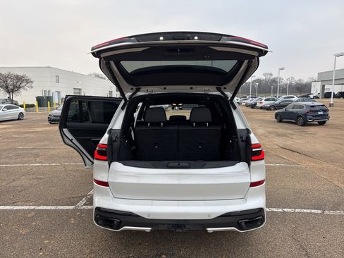 Certified 2023 BMW X7 xDrive40i w/ Executive Package image 9