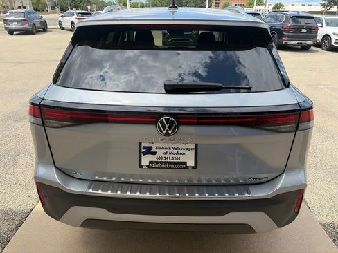 Certified 2025 Volkswagen Tiguan SE AWD/4WD image 8