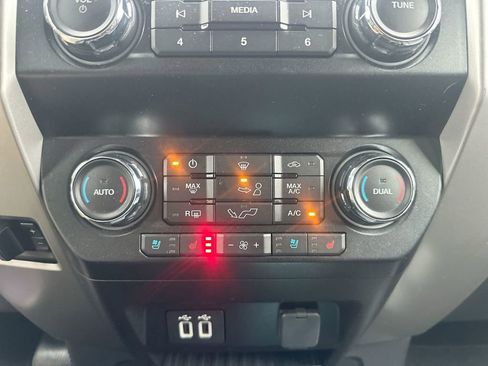 Used 2019 Ford F150 Lariat w/ FX4 Off-Road Package image 21