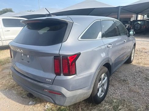 Used 2023 Kia Sorento LX AWD/4WD image 4