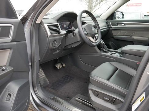 Certified 2023 Volkswagen Atlas SE w/ Black Wheel Package image 12