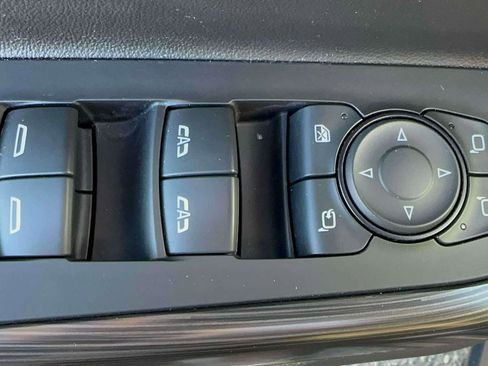 Used 2023 GMC Acadia SLT w/ Elevation Edition image 13