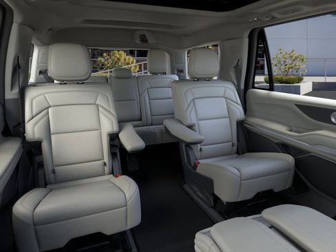 New 2026 Lincoln Navigator Reserve AWD/4WD image 11