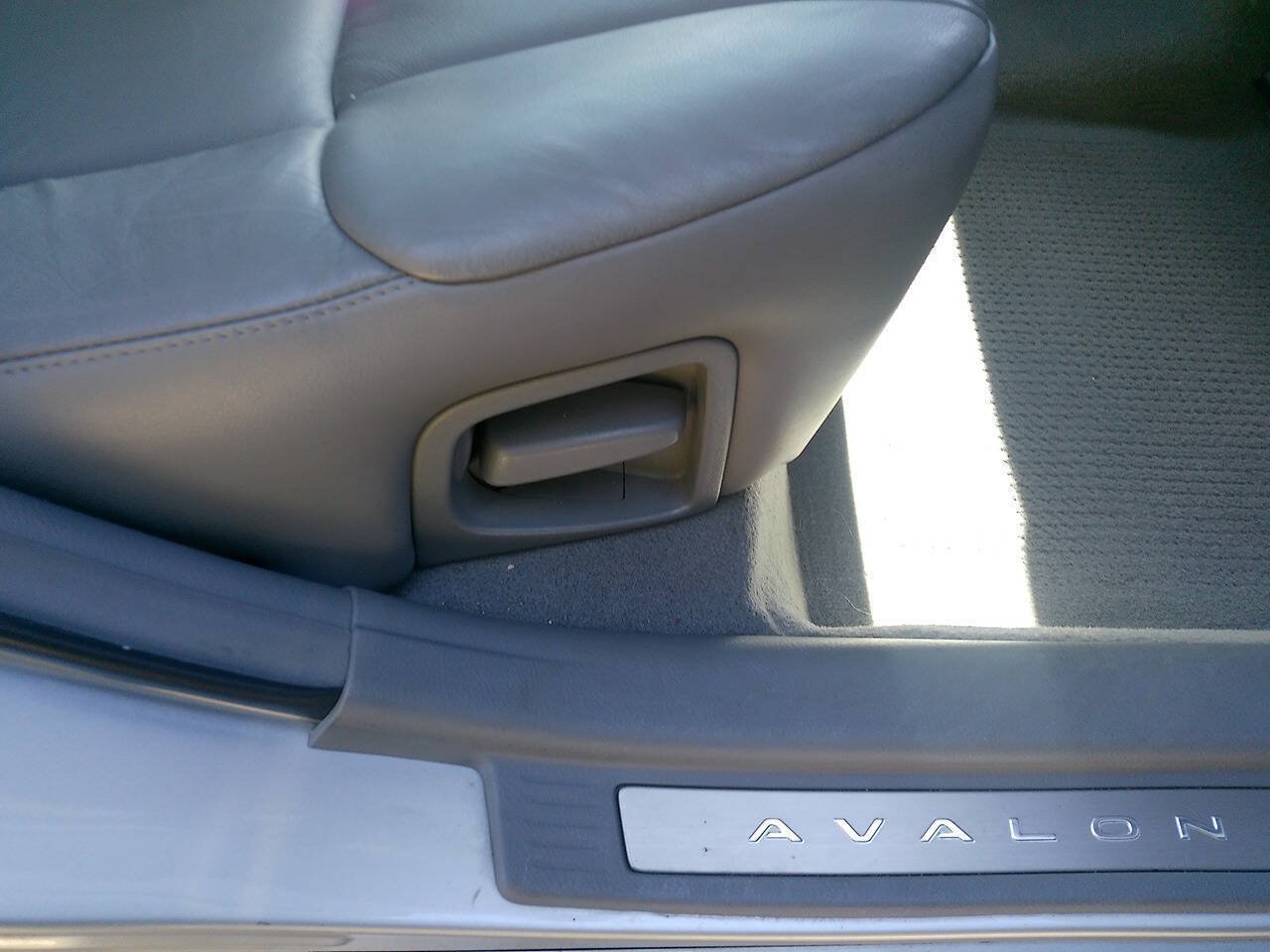 Used 2006 Toyota Avalon XLS FWD image 33