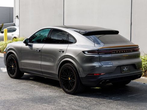 Used 2024 Porsche Cayenne Coupe AWD/4WD image 3
