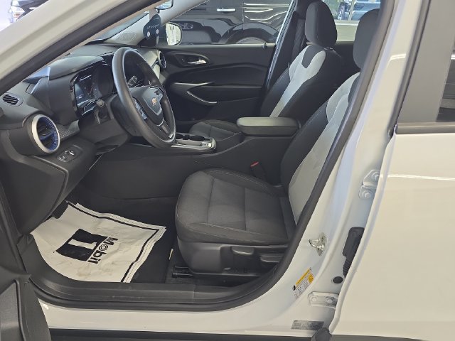 Used 2025 Chevrolet Trax LS FWD image 13