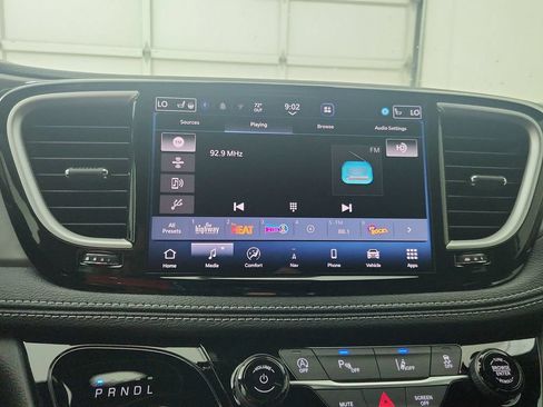 New 2027 Chrysler Pacifica Select AWD/4WD image 23