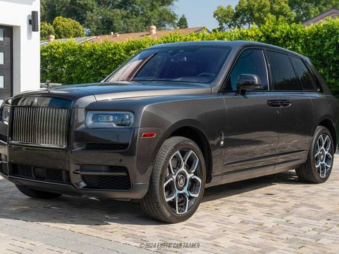 Used 2020 Rolls-Royce Cullinan Black Badge image 14