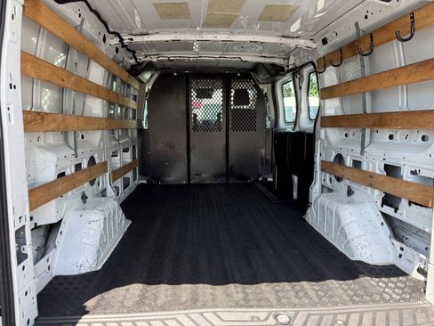 Used 2019 Ford Transit 250 130 Low Roof w/ Exterior Upgrade Package RWD image 8