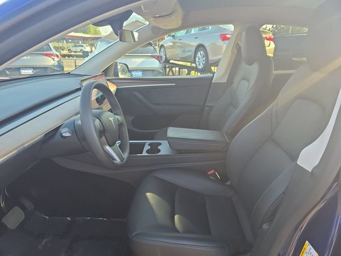 Used 2025 Tesla Model Y Long Range RWD image 9