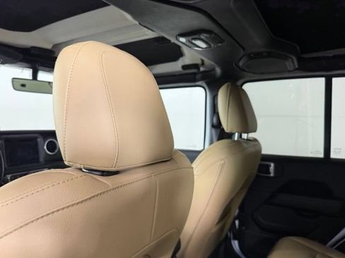 Used 2019 Jeep Wrangler Unlimited Sahara AWD/4WD image 29