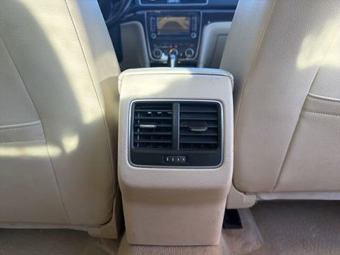 Used 2014 Volkswagen Passat TDI SEL Premium FWD image 8