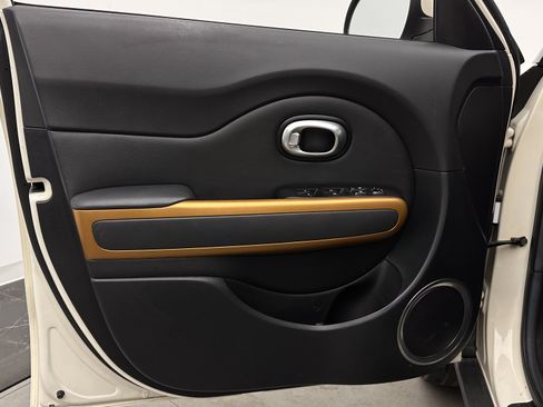 Used 2016 Kia Soul ! w/ Umber Package 1 FWD image 10