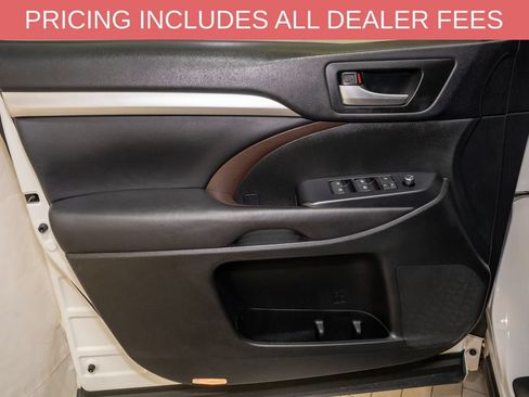Used 2016 Toyota Highlander XLE FWD image 14