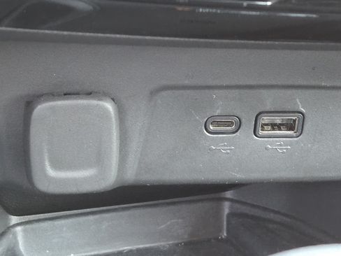 Used 2024 Chevrolet Trax ACTIV w/ Sunroof Package FWD image 5