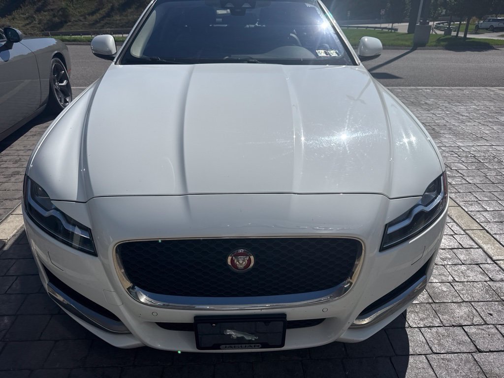 Used 2016 Jaguar XF Premium AWD/4WD image 2