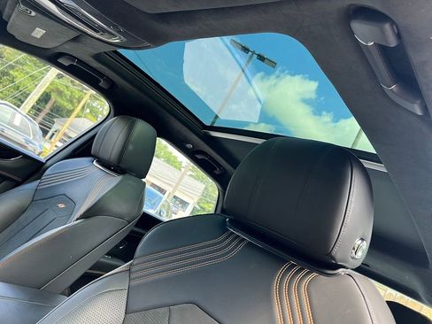 Used 2023 Bentley Bentayga image 52