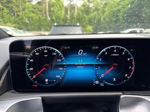 Used 2022 Mercedes-Benz GLB 250 w/ Premium Package Lite image 18