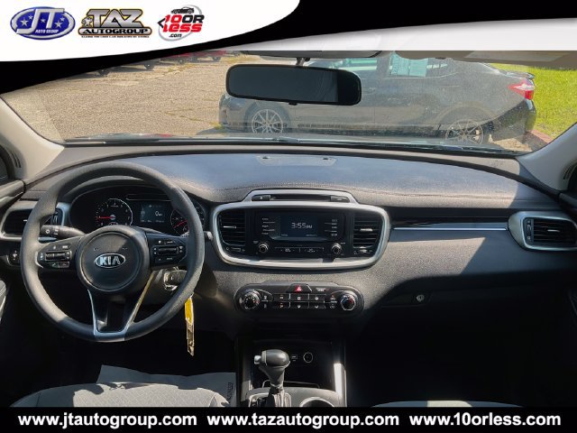 Used 2017 Kia Sorento FWD image 15