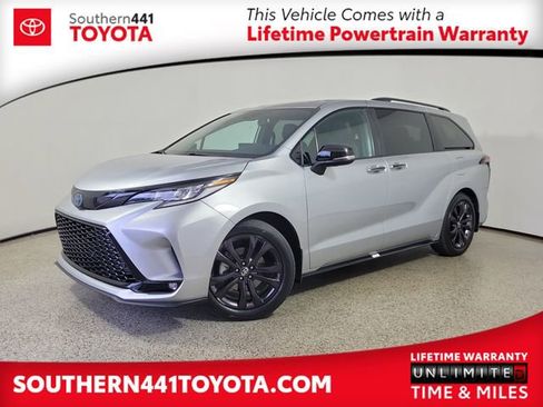 Used 2025 Toyota Sienna XSE w/ XSE Premium Package FWD image 1