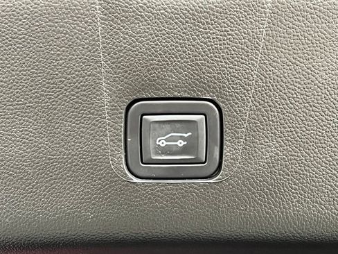 Certified 2023 Chevrolet Traverse LT w/ LPO, Floor Liner Package image 37