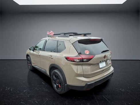 Used 2025 Nissan Rogue SV AWD/4WD image 5