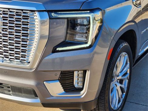 Used 2022 GMC Yukon XL Denali image 9