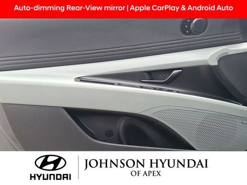 Used 2025 Hyundai Elantra Limited FWD image 11