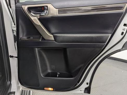 Used 2020 Lexus GX 460 Premium image 24