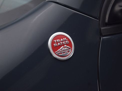 Used 2016 Jeep Cherokee Trailhawk image 39