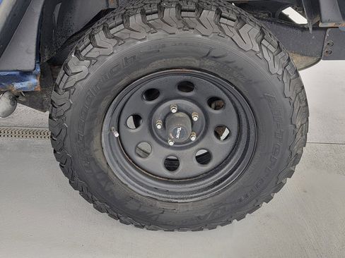 Used 2010 Jeep Wrangler Unlimited Sport image 11